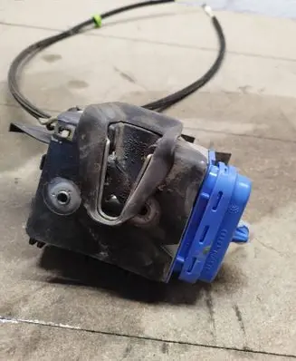 Audi A3 S3 8L Rear door lock 8D0839016A