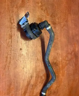 BMW X4 F26 Electric auxiliary coolant/water pump 7643949