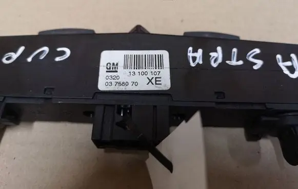 Opel Astra H A set of switches 13100107 03758070