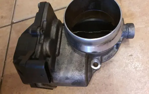 BMW X5 E70 Throttle valve 13547806231 05111000680 A2C53279057