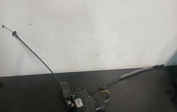 Volvo V70 Front door lock A048317 31253674 986904104