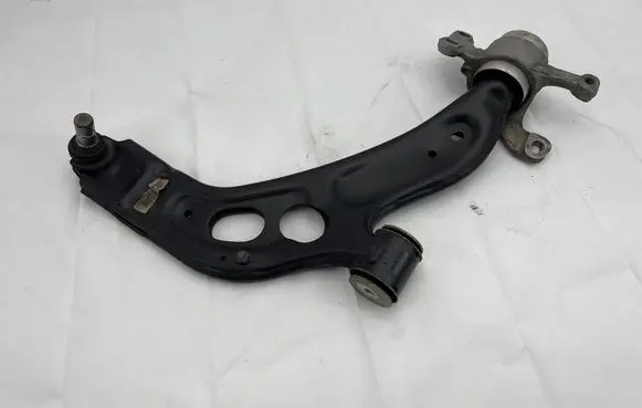BMW 1 F40 Front lower control arm/wishbone 8831646 9530R A1923