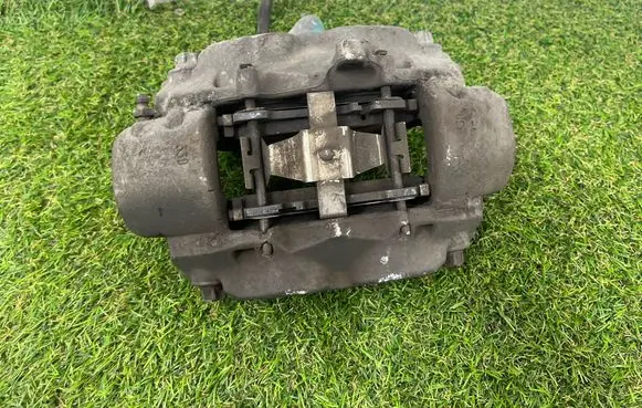 Mercedes-Benz CLS C219 Front brake caliper