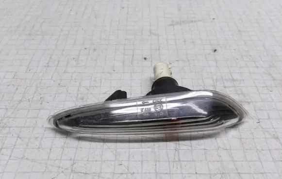BMW 3 E46 Front fender indicator light 8382104