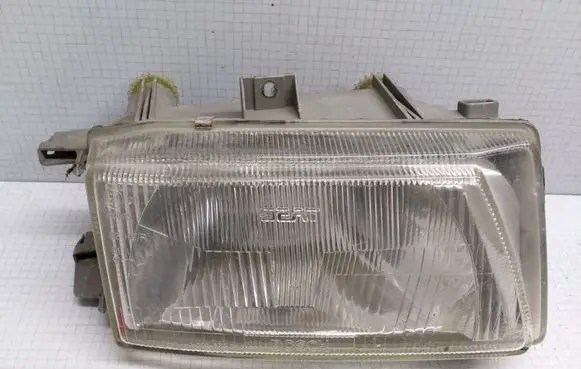 Seat Ibiza II (6k) Headlight/headlamp 1305621581 1305321369