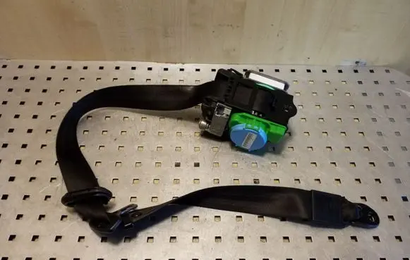 Audi A5 8T 8F Front seatbelt 8T0857705