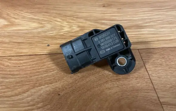 Opel Insignia A Air pressure sensor 55568175 0281006077 130221202