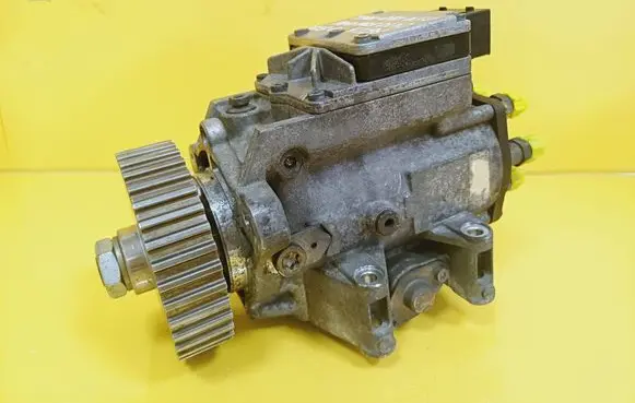 Audi A4 S4 B6 8E 8H Fuel injection high pressure pump 0281010479 059130106J