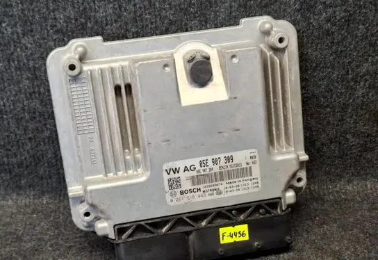 Volkswagen PASSAT B7 Engine control unit/module 05E907309 0261S16449