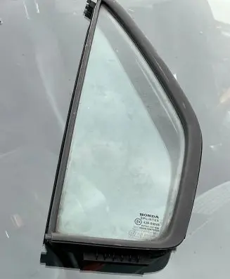 Honda CR-V Rear vent window glass 