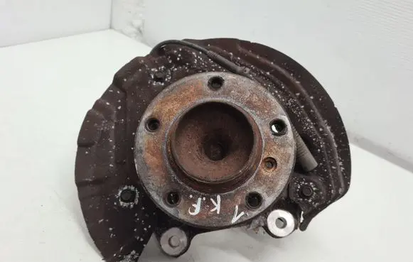 BMW 1 E81 E87 Front wheel hub spindle knuckle 31216764443