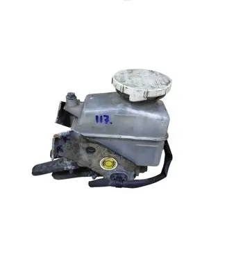 Mitsubishi Grandis Brake fluid reservoir 