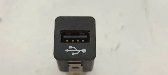 BMW 3 E90 E91 USB socket connector 9237656
