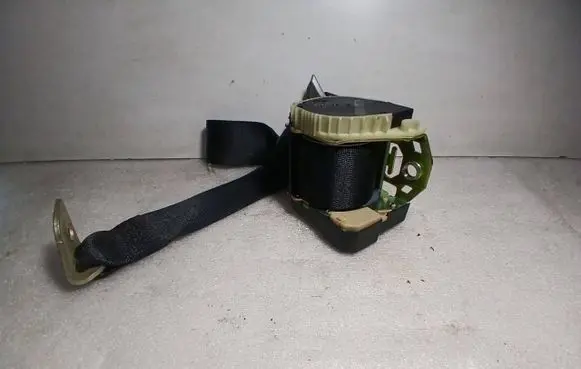 Mercedes-Benz C W203 Rear seatbelt 33003955A 39640