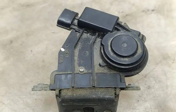 Toyota Avensis T270 Tailgate/trunk/boot lock/catch/latch