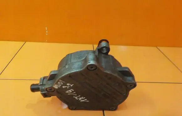 Audi A4 S4 B8 8K Vacuum pump 1HT19