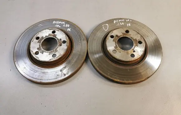Toyota Avensis T270 Front brake disc
