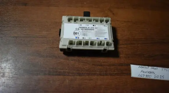 Mercedes-Benz Vito Viano W638 Door control unit/module A1679005025
