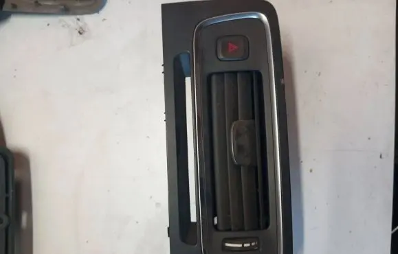 Volvo V60 Dash center air vent grill 1302138