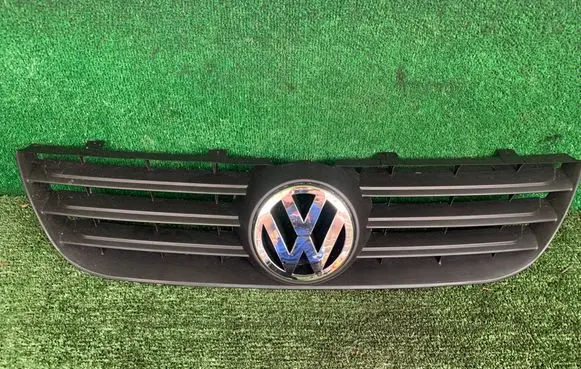 Volkswagen Polo IV 9N3 Front grill 