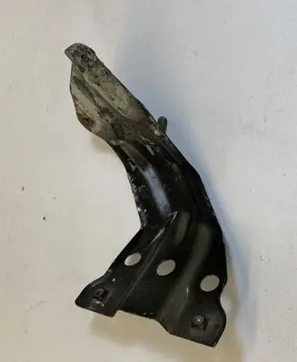 Volkswagen Eos Fender mounting bracket 1Q0821135