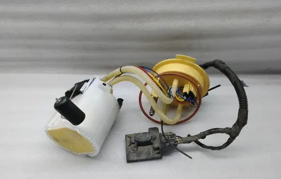 Volvo XC60 Fuel injection high pressure pump 31355908 AEA59 00810971078901