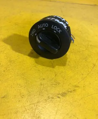 Nissan X-Trail T32 Tailgate/trunk/boot open switch RZ3R2P4K7