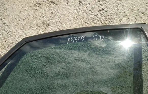 Rear door window glass