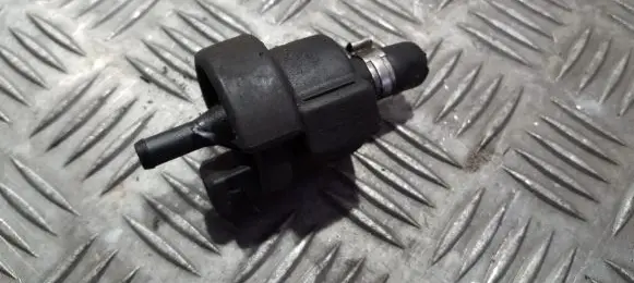 Volkswagen PASSAT B5 Valve vacuum 058133459