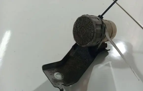 Brake fluid reservoir