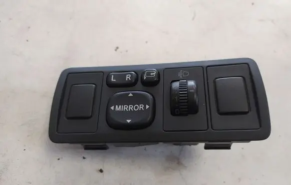 Toyota Avensis T250 Wing mirror switch
