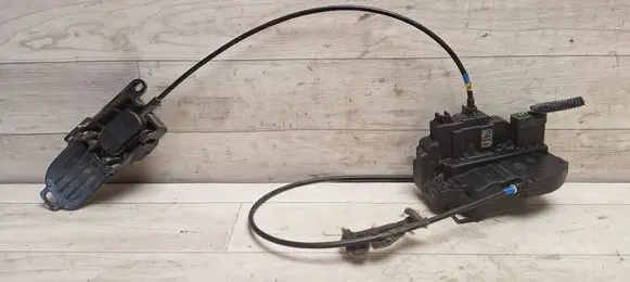 Nissan Note (E11) Rear door lock 