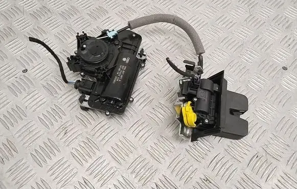 Audi A4 S4 B9 Loading door lock 4M0827506D