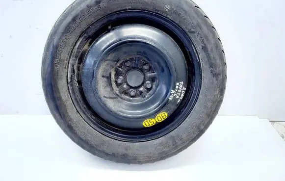 Toyota RAV 4 (XA40) R12 spare wheel