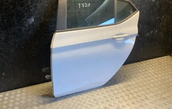 Opel Astra K Rear door