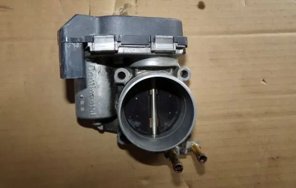 Volkswagen Jetta VI Throttle valve 06G133062J