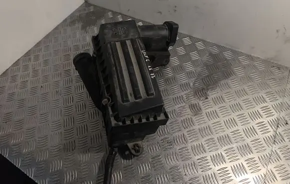 Volkswagen Golf VI Air filter box 3C0129607BE