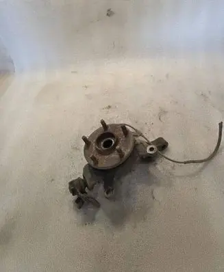 Toyota RAV 4 (XA20) Front wheel hub