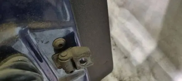 Skoda Octavia Mk2 (1Z) Rear door check strap stopper