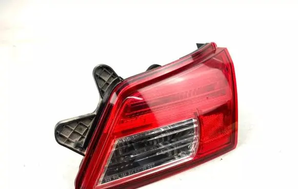 Subaru Outback Tailgate rear/tail lights 2ZR946094