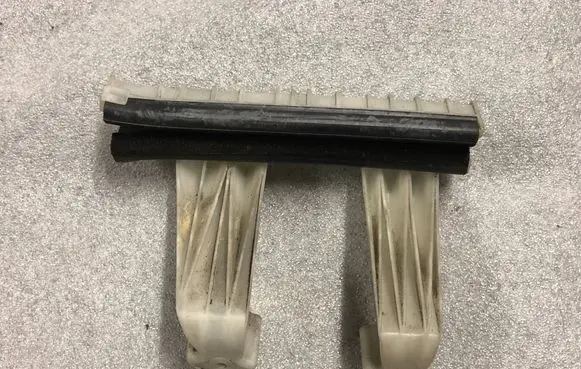 Renault Megane IV Rear door windshield rail 822185141R