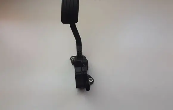 Subaru Forester SK Accelerator throttle pedal 36010FL021
