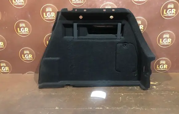 Trunk/boot side trim panel