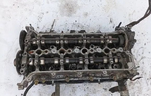 Toyota Auris 150 Engine head 