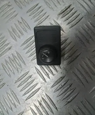 Nissan Primera Wing mirror switch