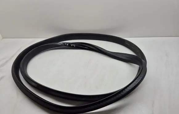Renault Captur II Rear door rubber seal (on body) 