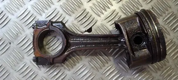 Mercedes-Benz E W124 Piston with connecting rod