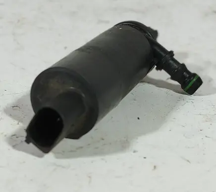 Volkswagen PASSAT B5 Headlight washer pump 3B7955681