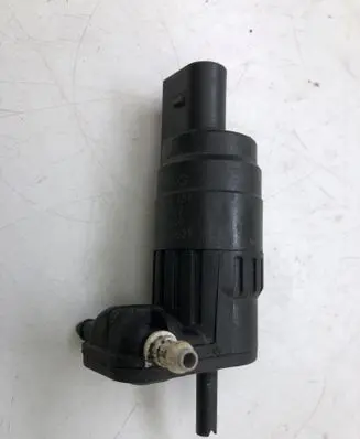 Skoda Octavia Mk2 (1Z) Windscreen/windshield washer pump 1K6955651 820028521