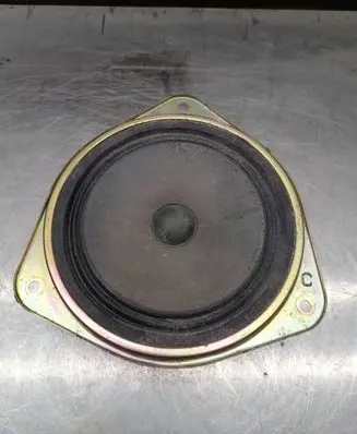 Subaru Impreza II Front door speaker